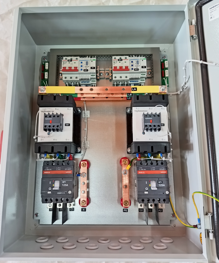 AVR 2K vnutri big.jpg AVR 2K vnutri big.jpg